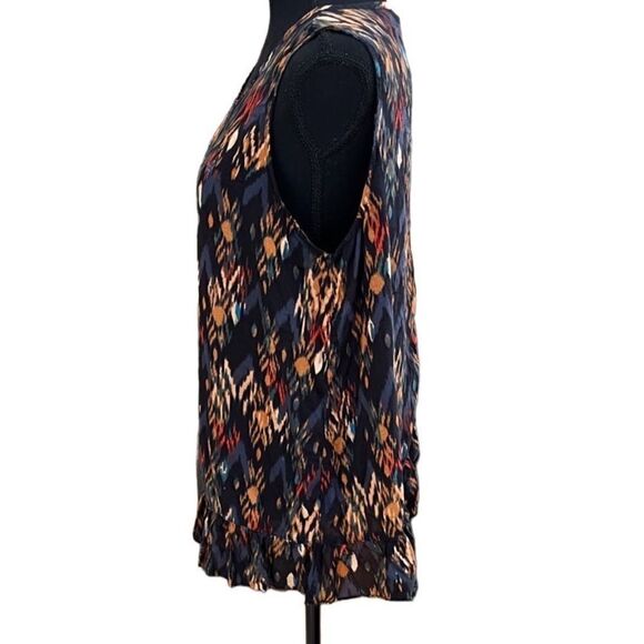 Beachlunchlounge sleeveless abstract print top with ruffled bottom hem size L. - Picture 5 of 9